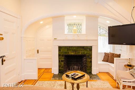 2nd image of 14 Chiswick Rd APT 2D