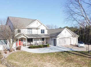 N1002 Spring Valley Dr, Hortonville, WI 54944