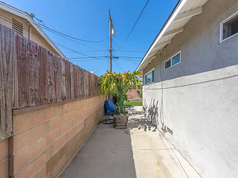 1817 E Morava Ave — Photo 28