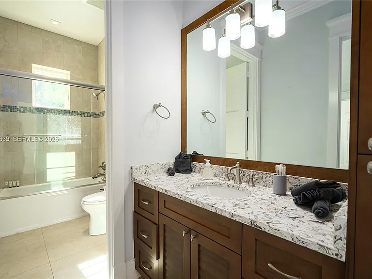 545 SW Indianola St — Photo 14