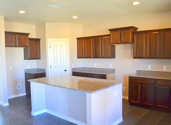 4th image of 513 Valley Elm Dr