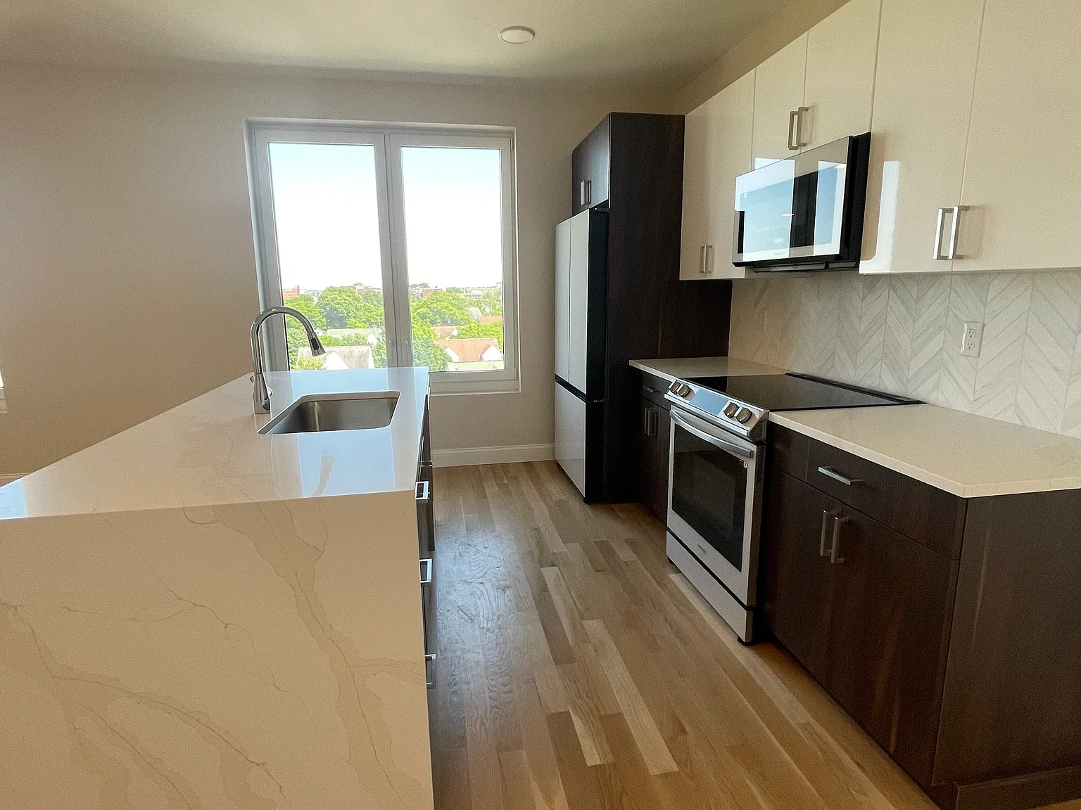 1 bed, 741 sqft, $3,100 — Photo 3