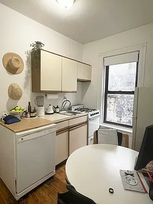 Rented by Jonis Realty | media 4