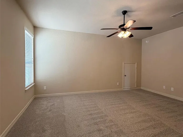 5423 Lachlan Springs Ln — Photo 32