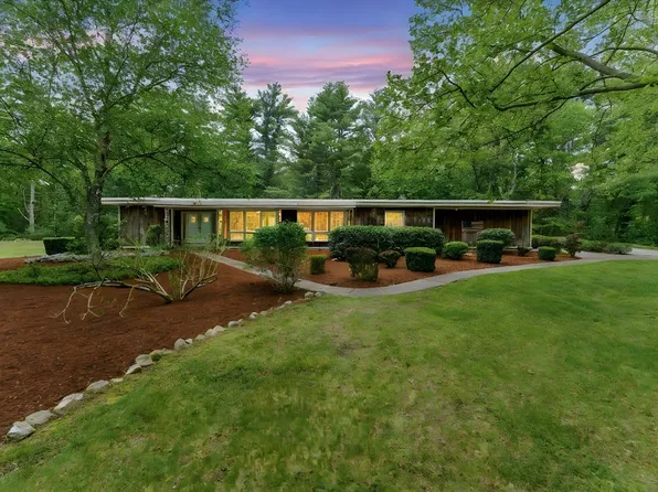 709 Walnut Plain Rd, Rochester, MA 02770