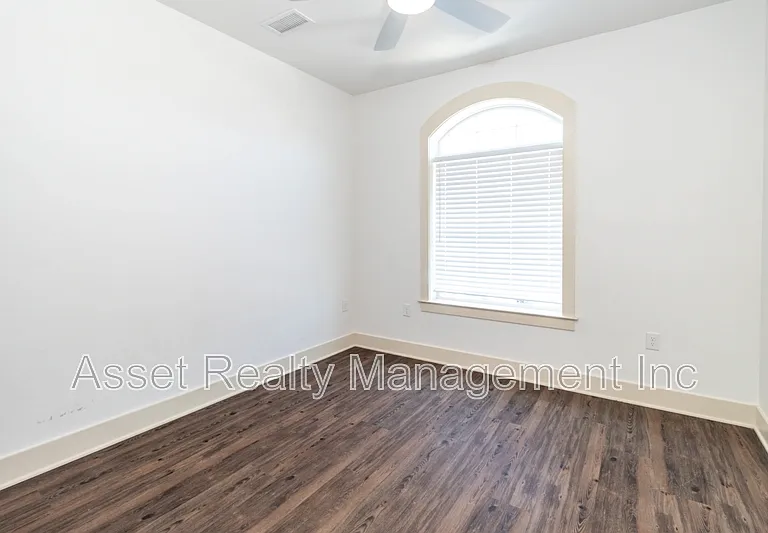 1120 Franck St #206 — Photo 14