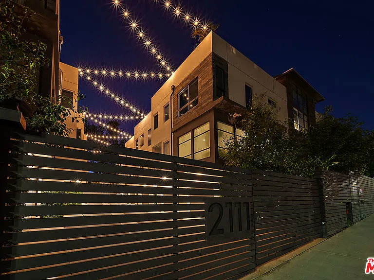 2111 N Cahuenga Blvd #1 — Photo 42