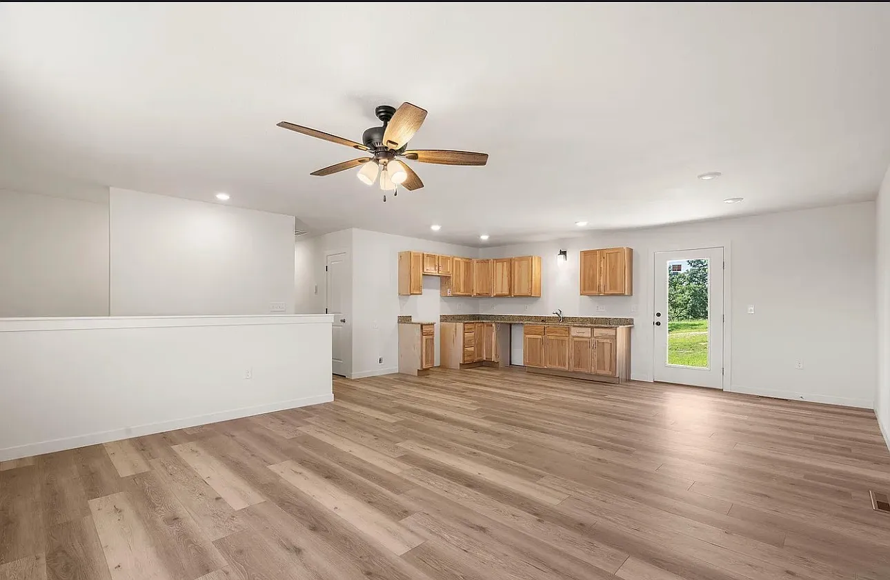 3 bed, 1800 sqft, $2,000 — Photo 3