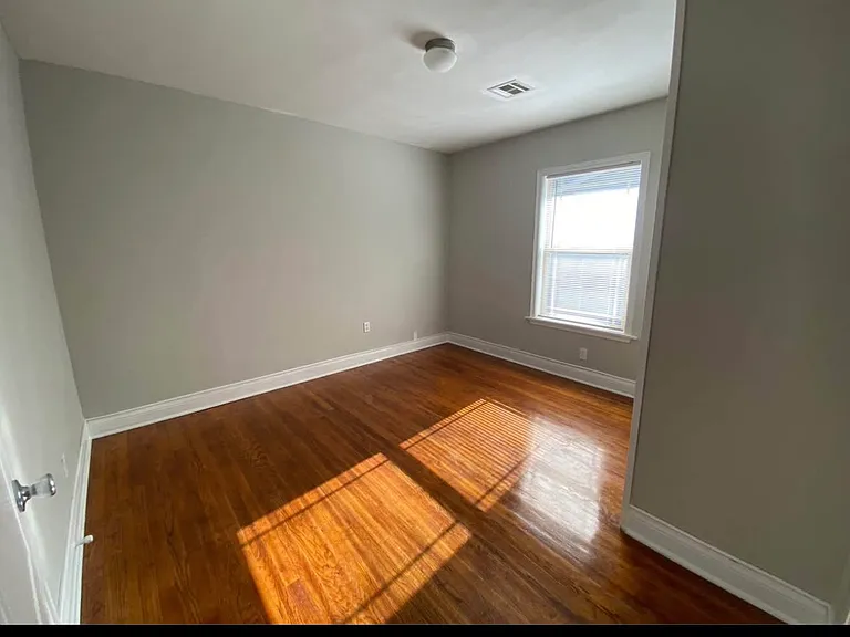 2043 E 12th Pl — Photo 8