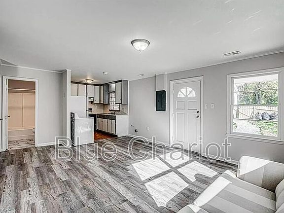 5th image of 524 W Short St