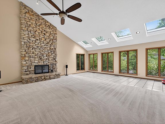 2nd image of 5 Wood Crest Ct