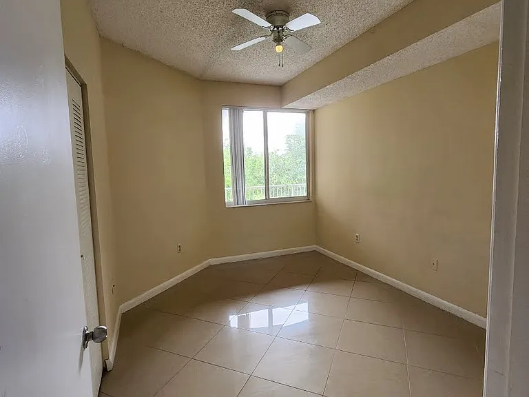6992 SW 39th St #I101 — Photo 5