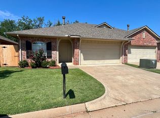 627 Sisken Ct, Edmond, OK 73003