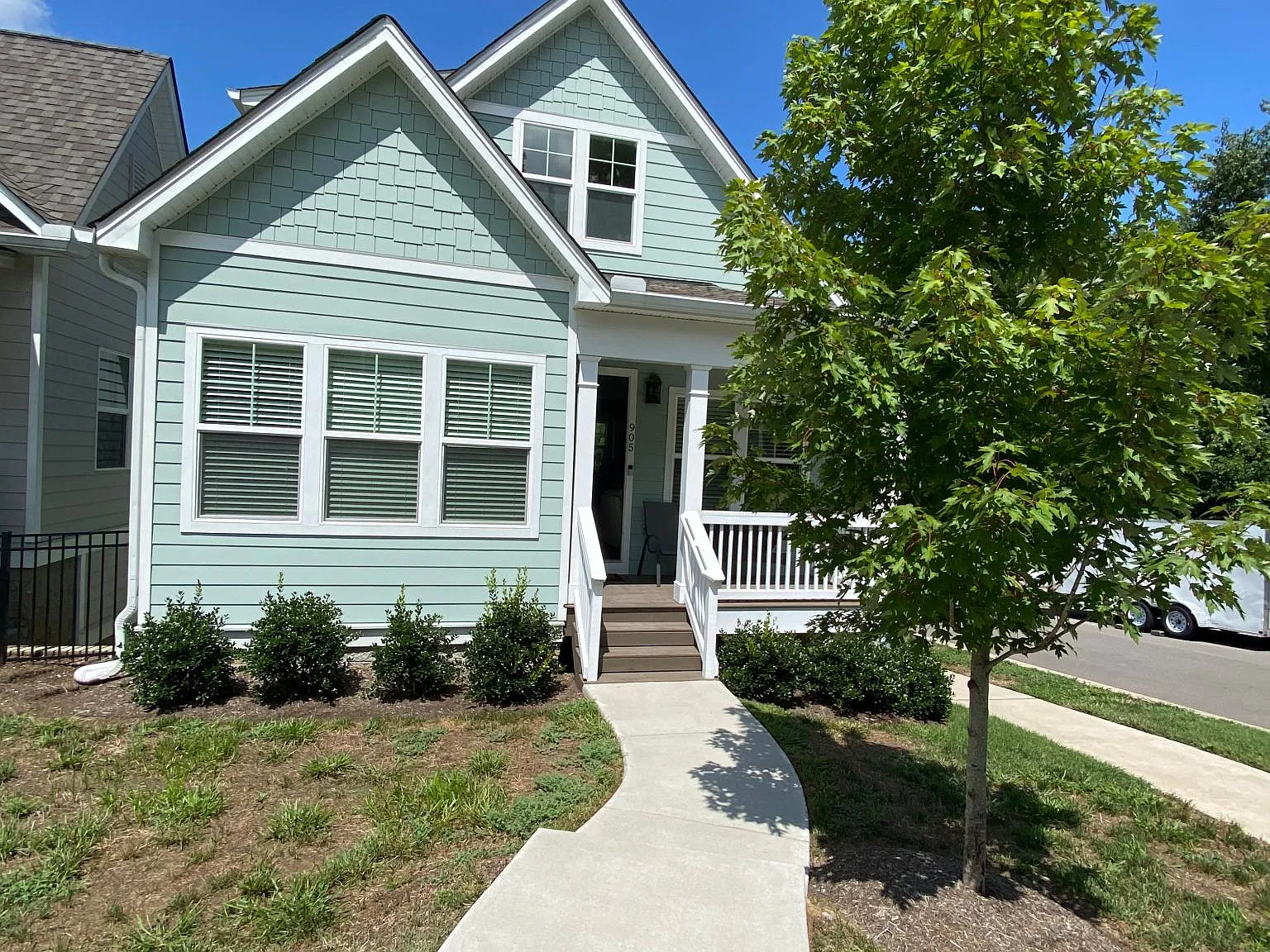 905 Curdwood Blvd — Photo 1