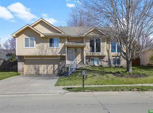 15334 Corby St, Omaha, NE 68116