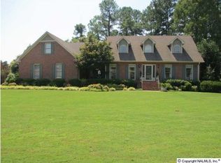 1819 Woodmont Dr SE, Decatur, AL 35601