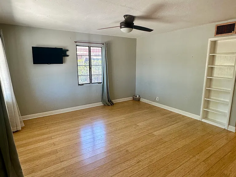 327 N Desert Stra — Photo 4