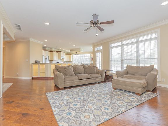 5th image of 2848 Thornhill Dr