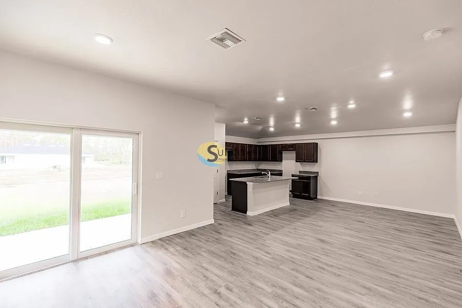 Beautiful 2BR Home with Granite Countertops — Photo 4