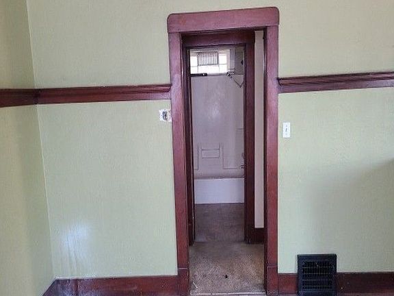 5th image of 3423 NE Madison Ave