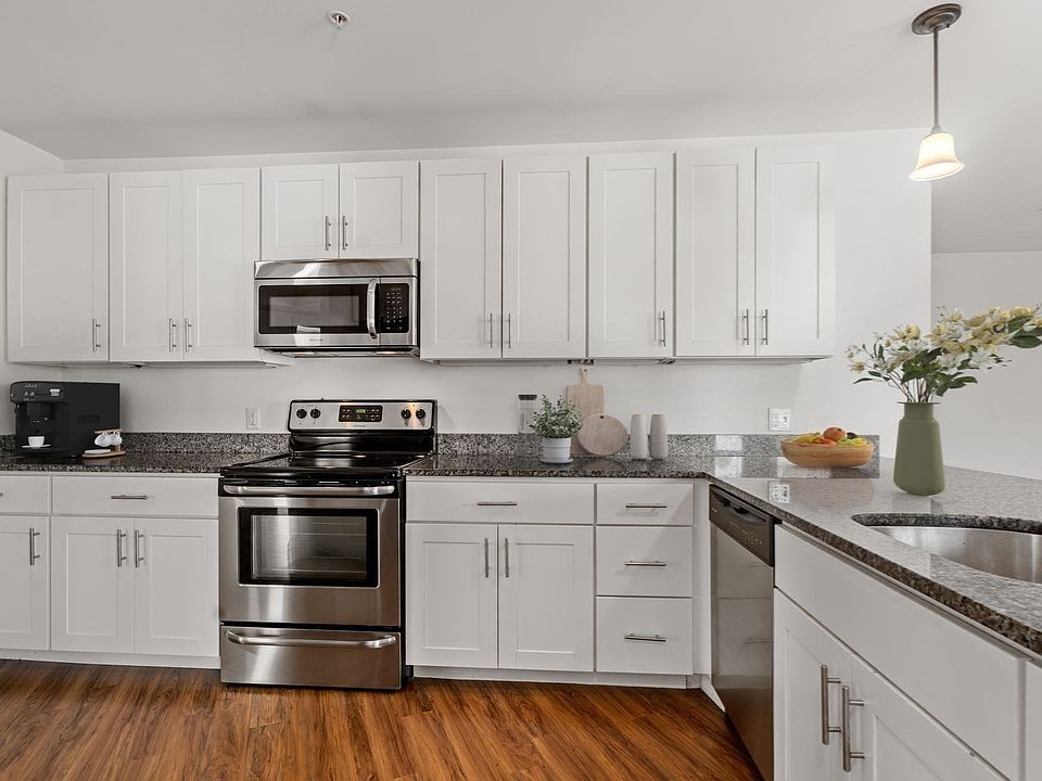 1st image of 8 Dustin St #102