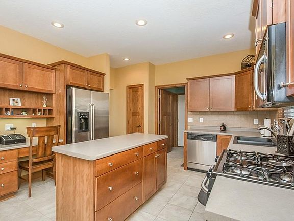 3rd image of 1218 Rosewood Dr SW