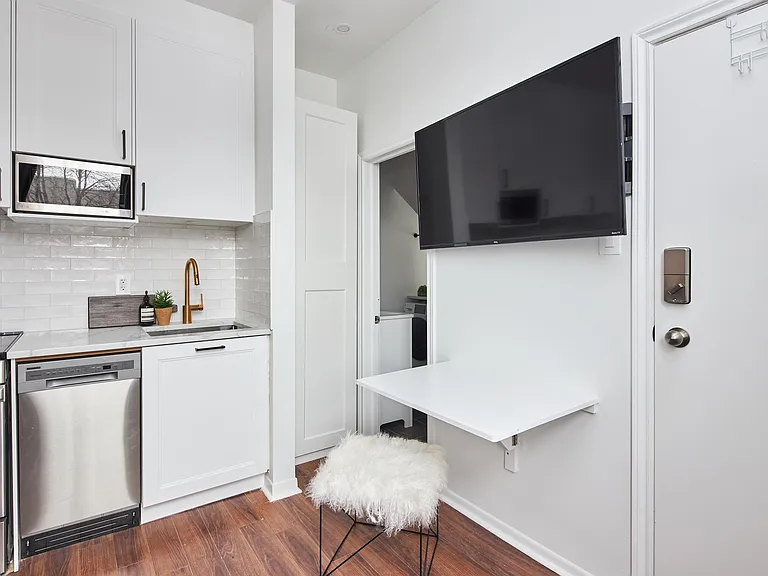 331 Catherine St — Photo 15