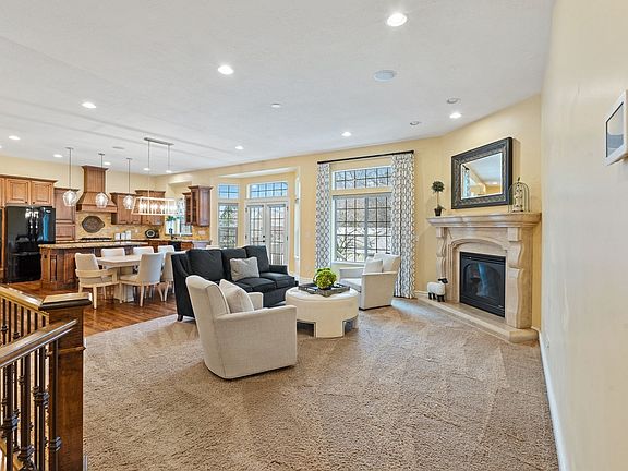 3rd image of 330 W Paradiso Ln
