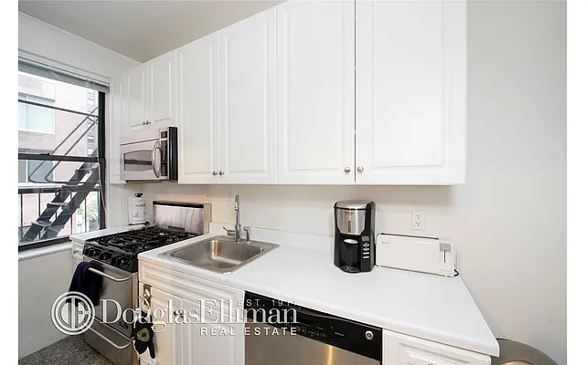 Rented by Douglas Elliman | media 20