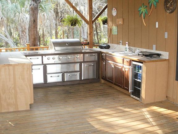 Outdoor kitchen