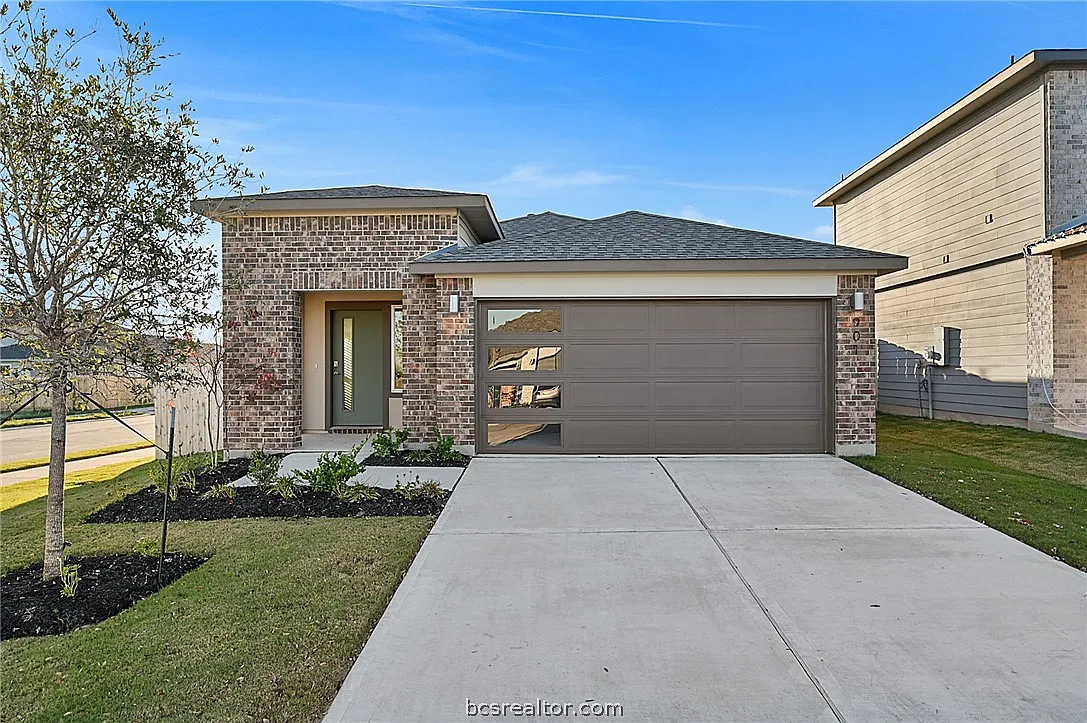 3 bed, 1489 sqft, $2,175 — Photo 1