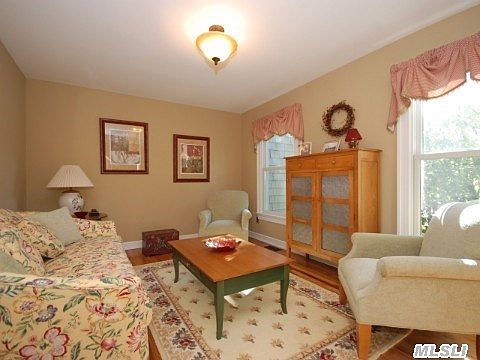 4th image of 7 Tuthill Ct
