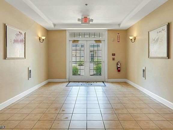 4th image of 905 Brook Hollow Dr #905