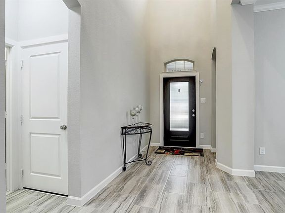 3rd image of 11114 Bluewater Lagoon Cir