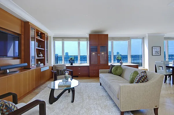 Sold by Corcoran | media 14