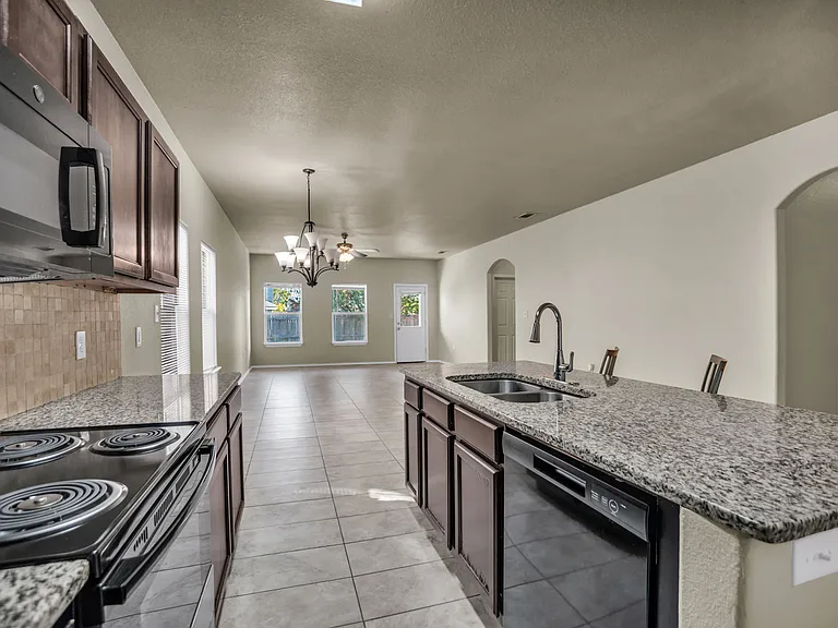 2049 Meadow View Dr — Photo 11