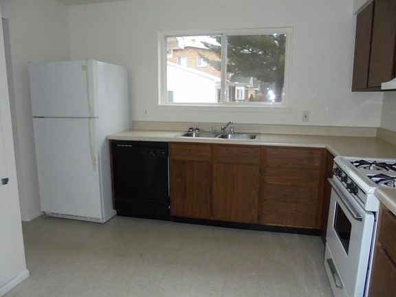 3rd image of 9511A Montana St