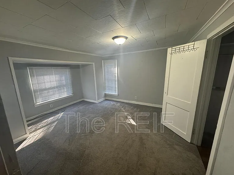 134 E Vienna St — Photo 7