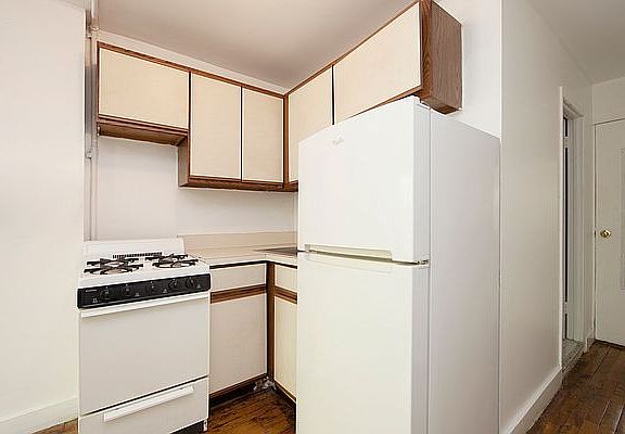 3rd image of 512 E 12th St #2C