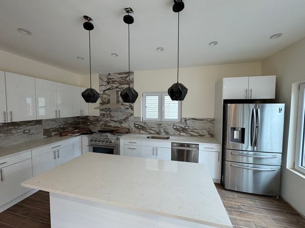 11 Waterford Ct