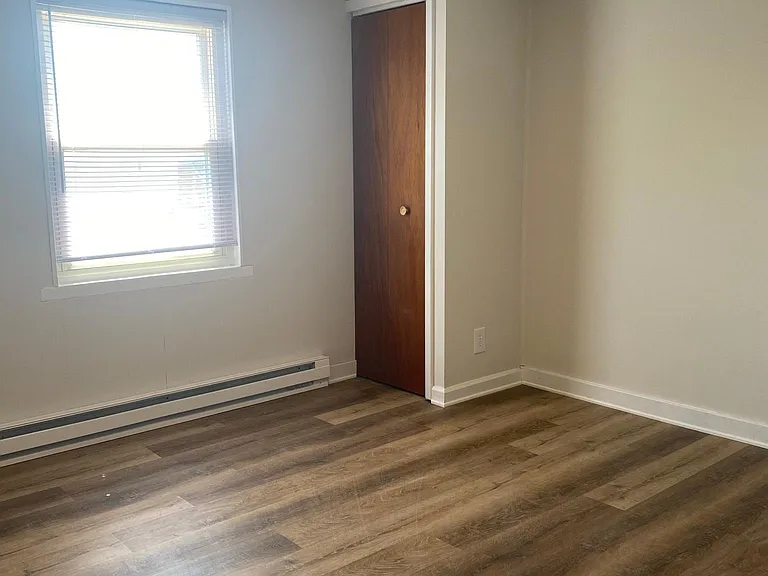 209 N Railroad St #C8 — Photo 8
