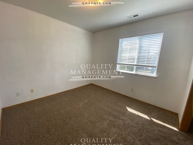 920 N Horton St — Photo 9