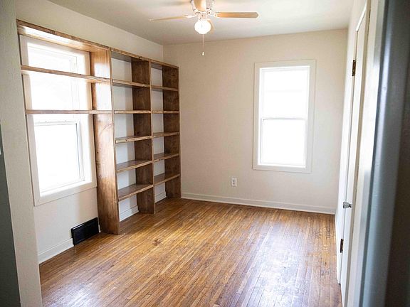 3rd image of 402 S Carpenter St