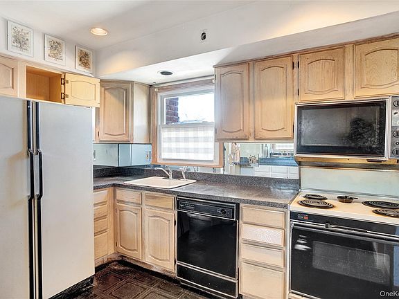 4th image of 212 Newbridge Road