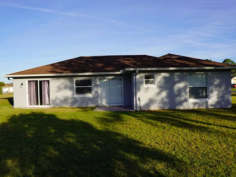 3175 Victoria Dr — Photo 10