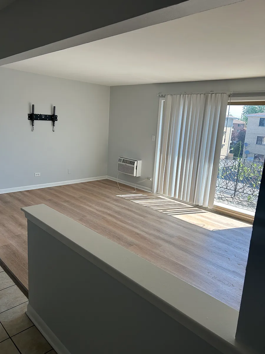 Building Photo - 10327 McVicker Ave #3