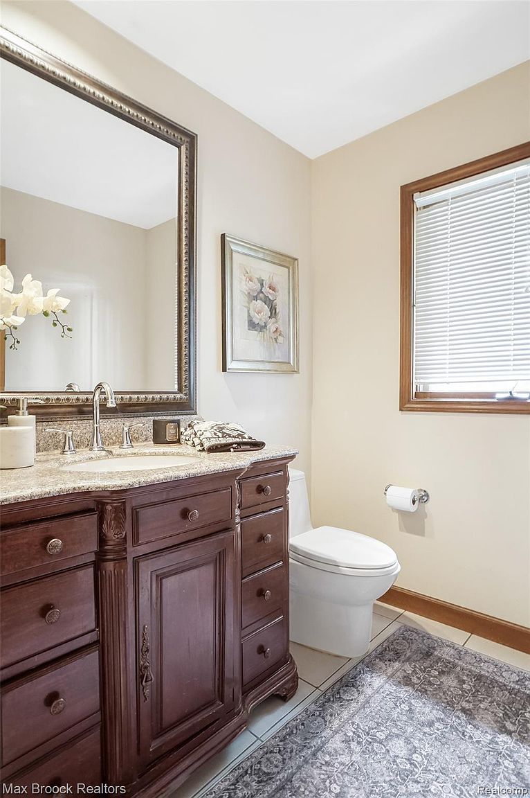 60 Kingsley Manor Dr, photo 28