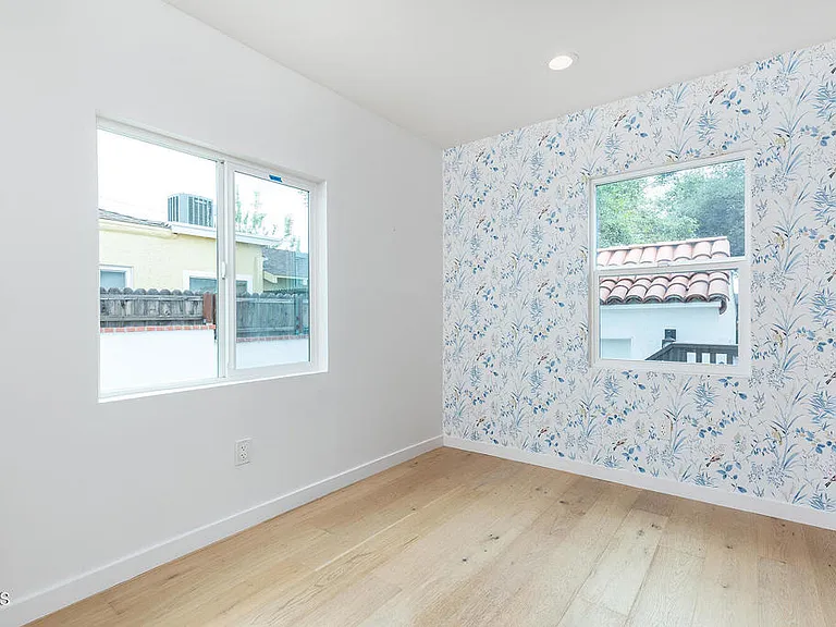 180 W Harriet St — Photo 9
