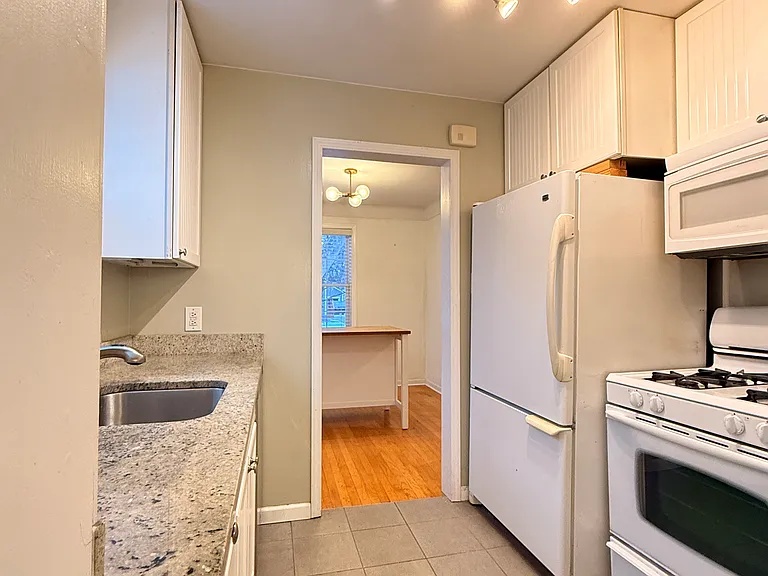 315 Pearson St — Photo 6