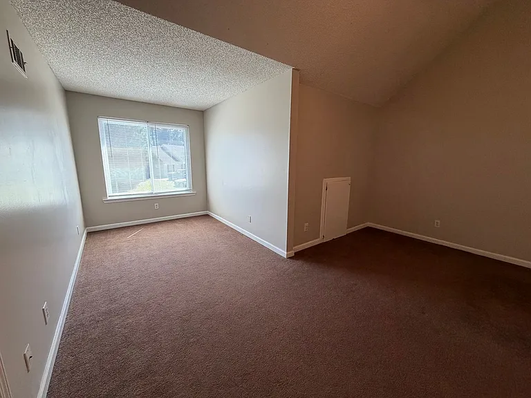 1330 N Hampton Dr — Photo 26